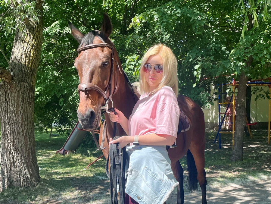 Щоб одужати Анні потрібен донор кісткового мозку!