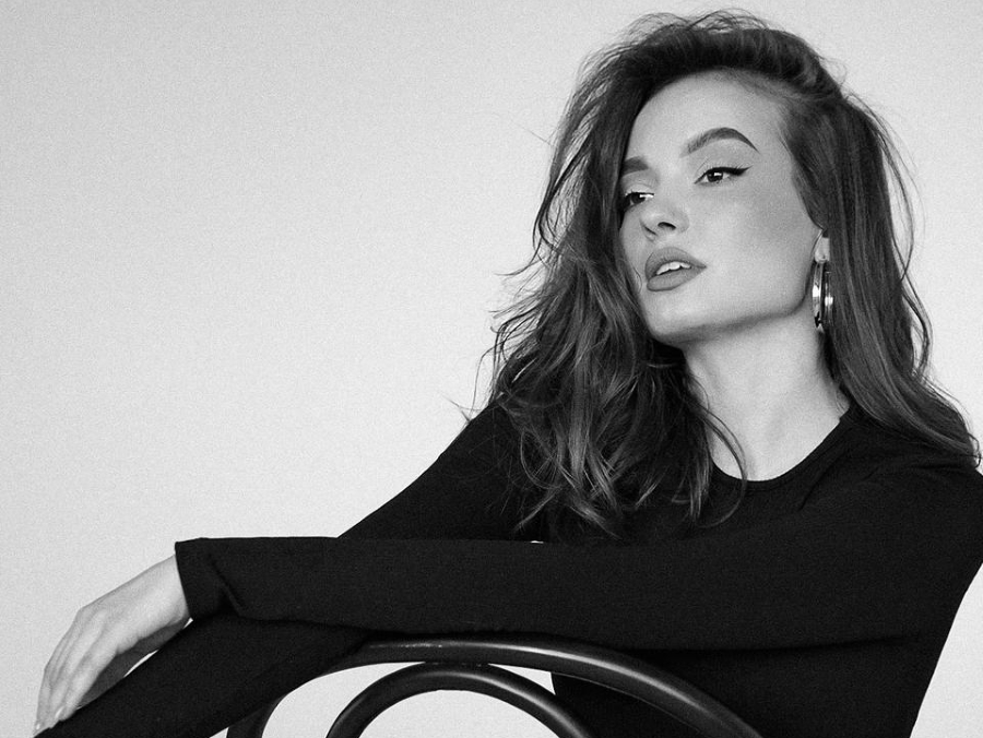 Допоможи Крістіні перемогти!